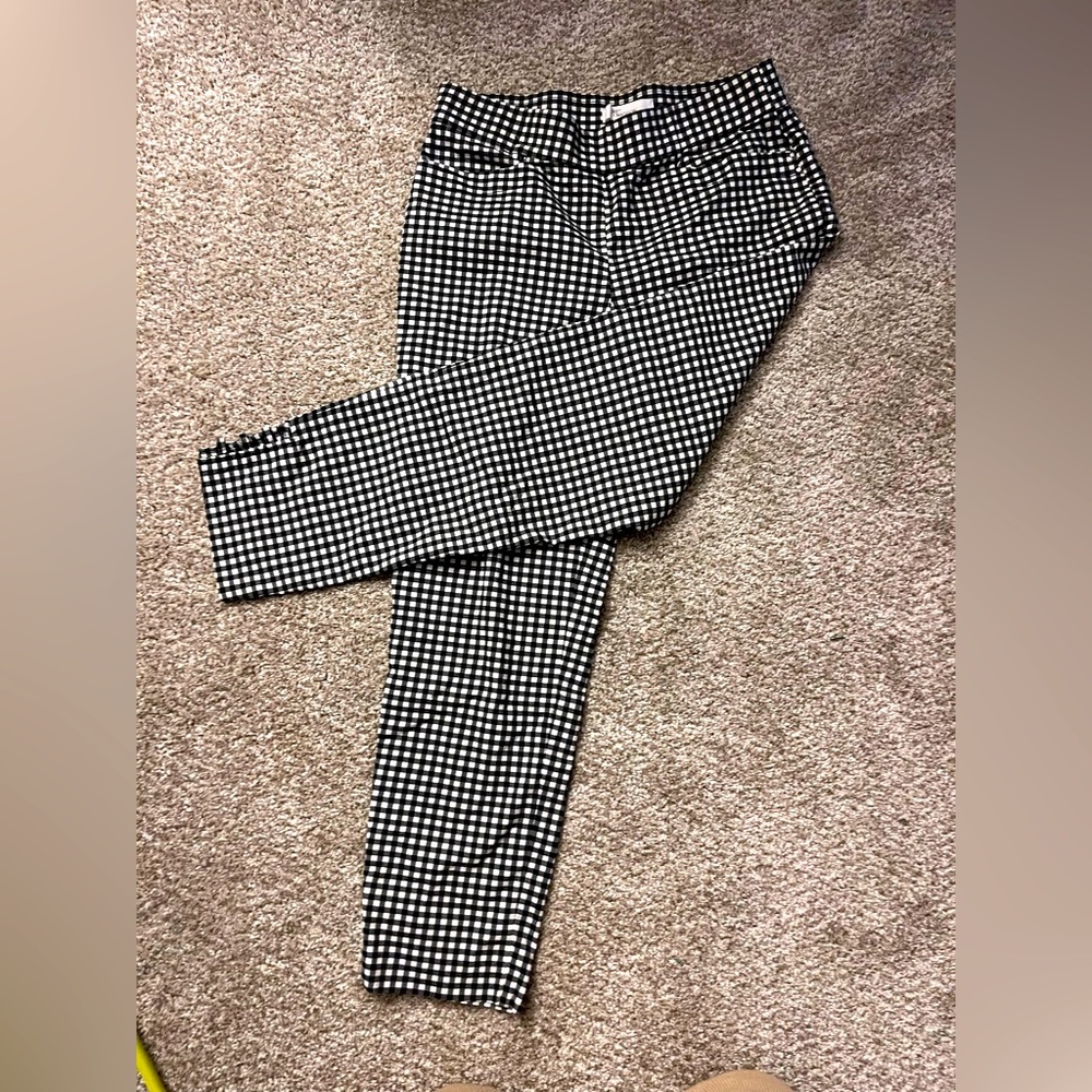 89th + Madison cropped pants with B&W check ankle cut outs and pockets size M